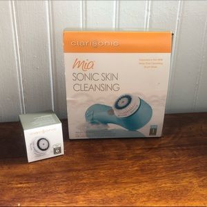 GUC Clarisonic Mia w/ 2 sensitive skin brushes!